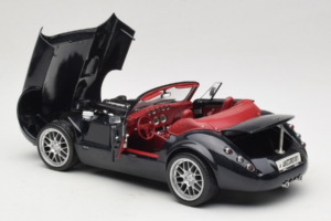 Wiesmann Roadster MF Carbon Black Revell 1:18 WIESMANN001 Metaal — afbeelding 8 van 9