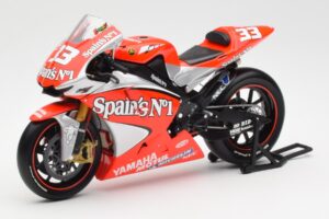 Yamaha YZR-M1 Gauloises Fortuna Yamaha #7 C. Checa MotoGP 2004 Minichamps 1:12 122043007 Metaal — afbeelding 2 van 6
