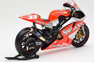 Yamaha YZR-M1 Gauloises Fortuna Yamaha #7 C. Checa MotoGP 2004 Minichamps 1:12 122043007 Metaal — afbeelding 3 van 6