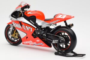Yamaha YZR-M1 Gauloises Fortuna Yamaha #7 C. Checa MotoGP 2004 Minichamps 1:12 122043007 Metaal — afbeelding 5 van 6