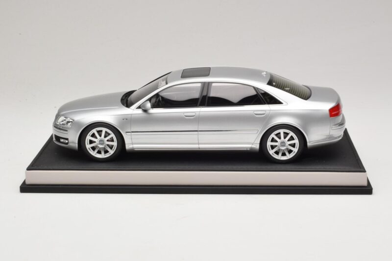 Audi A8 D3 W12 Ice Silver Metallic MotorHelix 1:18 MH030ISM Hars