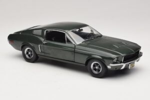 Ford Mustang GT Bullitt met Steve McQueen Figuur Greenlight 1:18 12885 Metaal — afbeelding 6 van 8