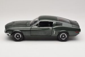 Ford Mustang GT Bullitt met Steve McQueen Figuur Greenlight 1:18 12885 Metaal — afbeelding 4 van 8