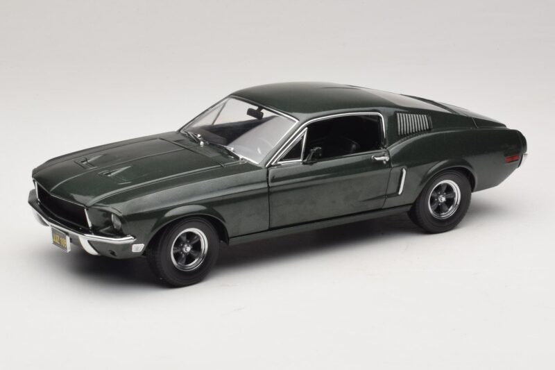 Ford Mustang GT Bullitt met Steve McQueen Figuur Greenlight 1:18 12885 Metaal