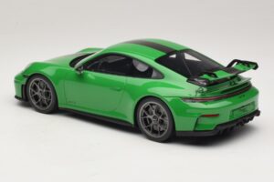 Porsche 911 992.2 GT3 Weissach Package Python Green GT Spirit 1:18 GT576 Hars — afbeelding 5 van 6