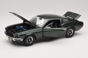 Ford Mustang GT Bullitt met Steve McQueen Figuur Greenlight 1:18 12885 Metaal — afbeelding 2 van 8