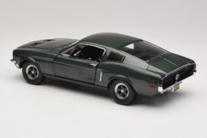 Ford Mustang GT Bullitt met Steve McQueen Figuur Greenlight 1:18 12885 Metaal — afbeelding 7 van 8