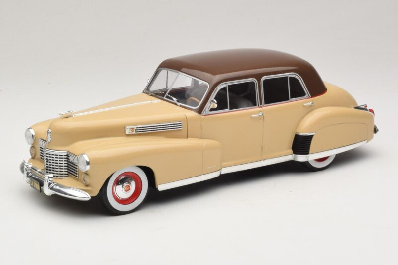 Cadillac Fleetwood Series 60 Special Beige MCG 1:18 MCG18656 Metaal