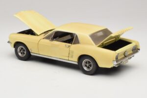 Ford Mustang Coupe Geel The Walking Dead Greenlight 1:18 12958 Metaal — afbeelding 5 van 8