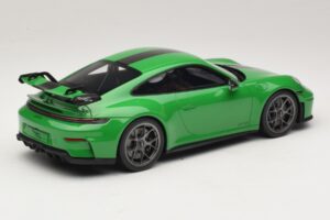 Porsche 911 992.2 GT3 Weissach Package Python Green GT Spirit 1:18 GT576 Hars — afbeelding 2 van 6
