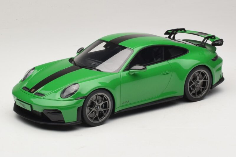 Porsche 911 992.2 GT3 Weissach Package Python Green GT Spirit 1:18 GT576 Hars