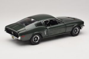 Ford Mustang GT Bullitt met Steve McQueen Figuur Greenlight 1:18 12885 Metaal — afbeelding 3 van 8