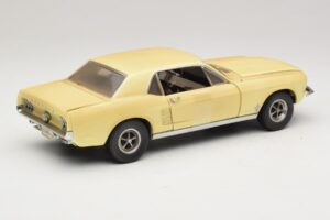 Ford Mustang Coupe Geel The Walking Dead Greenlight 1:18 12958 Metaal — afbeelding 3 van 8