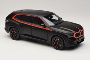 BMW XM G09 Matt Black Minichamps 1:18 110023301 Metaal — afbeelding 6 van 8
