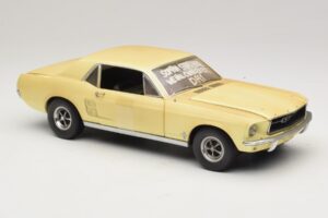 Ford Mustang Coupe Geel The Walking Dead Greenlight 1:18 12958 Metaal — afbeelding 6 van 8