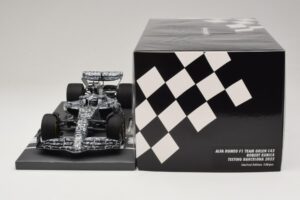 Alfa Romeo Orlen C42 R. Kubica Testing Barcelona 2022 Minichamps 1:18 117229988 Hars — afbeelding 6 van 7