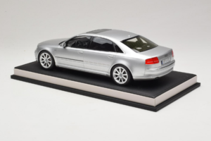 Audi A8 D3 W12 Ice Silver Metallic MotorHelix 1:18 MH030ISM Hars — afbeelding 5 van 7