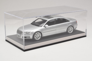 Audi A8 D3 W12 Ice Silver Metallic MotorHelix 1:18 MH030ISM Hars — afbeelding 6 van 7