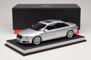 Audi A8 D3 W12 Ice Silver Metallic MotorHelix 1:18 MH030ISM Hars — afbeelding 7 van 7