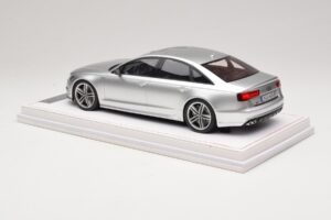 Audi S6 C7 Florett Silver Metallic IVY Merit 1:18 REMC038 Hars — afbeelding 5 van 7