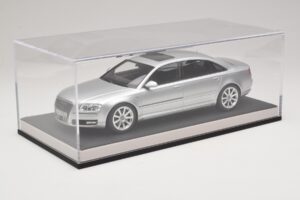 Audi A8 D3 W12 Ice Silver Metallic MotorHelix 1:18 MH030ISM Hars — afbeelding 6 van 7
