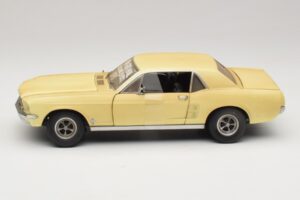 Ford Mustang Coupe Geel The Walking Dead Greenlight 1:18 12958 Metaal — afbeelding 4 van 8