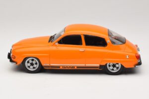 Saab 96 V4 Oranje MCG 1:18 MCG18654 Metaal — afbeelding 3 van 6