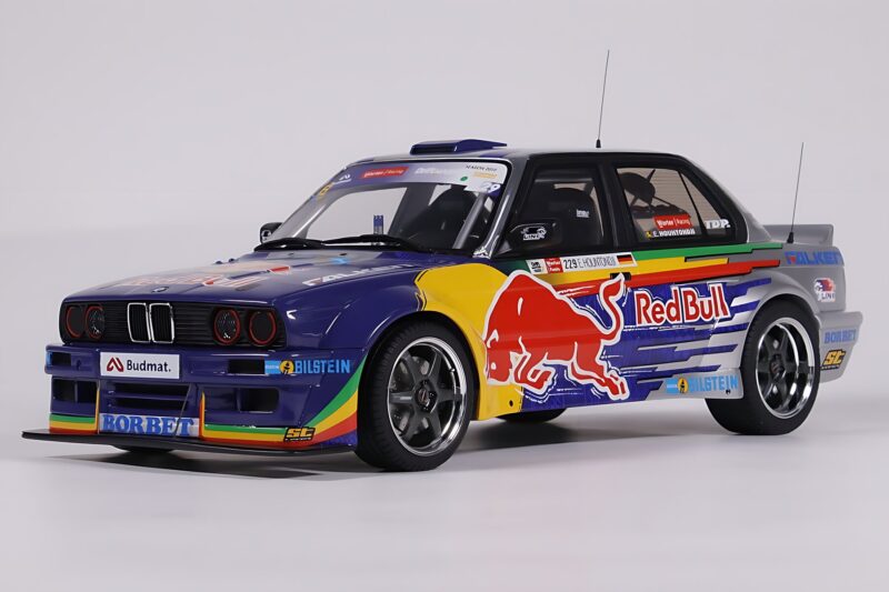 BMW E30 V8 #229 E. Hountondji Red Bull Driftbrothers Drift 2023 Blauw Otto 1:18 OT486 Hars