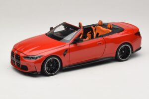BMW M4 G83 Cabriolet Red Metallic Minichamps 1:18 110021030 Metaal