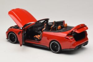 BMW M4 G83 Cabriolet Red Metallic Minichamps 1:18 110021030 Metaal — afbeelding 5 van 8