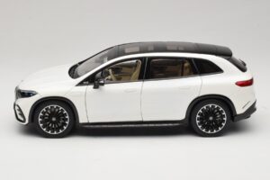 Mercedes EQS SUV X296 Manufaktur Diamond White NZG 1:18 B66960590 Metaal — afbeelding 4 van 8