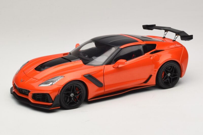 Chevrolet Corvette C7 ZR1 Rood IXO 1:18 U18RDC001-FO Metaal