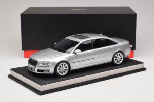 Audi A8 D3 W12 Ice Silver Metallic MotorHelix 1:18 MH030ISM Hars — afbeelding 7 van 7