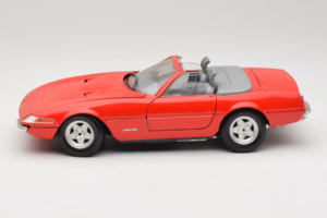 Ferrari 365 GTS/4 Spider Rood Techno Giodi 1:18 40028-P1 Metaal — afbeelding 4 van 8