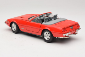 Ferrari 365 GTS/4 Spider Rood Techno Giodi 1:18 40028-P1 Metaal — afbeelding 7 van 8