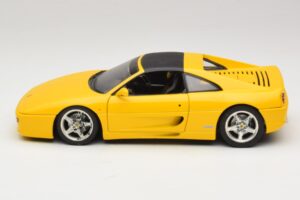 Ferrari F355 Spider Geel met Zwart Dak UT Models 1:18 180074030-P4 Metaal — afbeelding 4 van 8