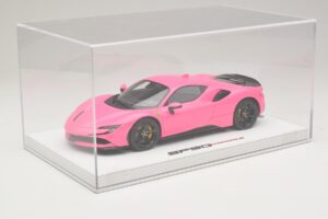 Ferrari SF90 Pack Fiorano Glans Qatar Pink BBR 1:18 RACELINE137 Hars — afbeelding 6 van 7