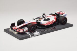 Haas VF-22 K. Magnussen Pole Position Brazilian GP 2022 Minichamps 1:18 117222120 Hars