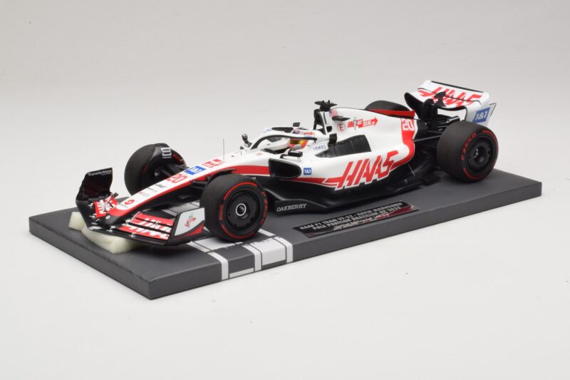 Haas VF-22 K. Magnussen Pole Position Brazilian GP 2022 Minichamps 1:18 117222120 Hars