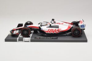 Haas VF-22 K. Magnussen Pole Position Brazilian GP 2022 Minichamps 1:18 117222120 Hars — afbeelding 3 van 7