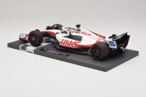 Haas VF-22 K. Magnussen Pole Position Brazilian GP 2022 Minichamps 1:18 117222120 Hars — afbeelding 5 van 7