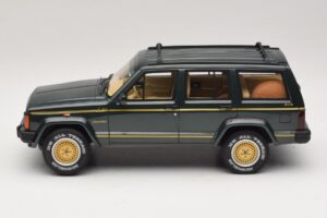 Jeep Cherokee XJ Limited Dark Hunter Green Otto 1:18 OT1340 Hars — afbeelding 3 van 6