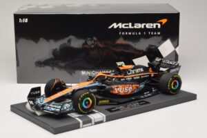 McLaren MCL36 #4 L. Norris Abu Dhabi GP 2022 Minichamps 1:18 537224004 Hars — afbeelding 6 van 7
