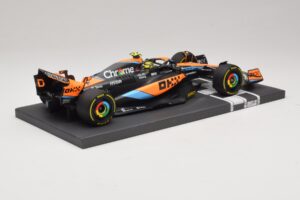 McLaren MCL60 #4 L. Norris 2nd Place Hungarian GP 2023 Minichamps 1:18 537233004 Hars — afbeelding 2 van 7
