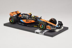 McLaren MCL60 #4 L. Norris 2nd Place Hungarian GP 2023 Minichamps 1:18 537233004 Hars — afbeelding 4 van 7