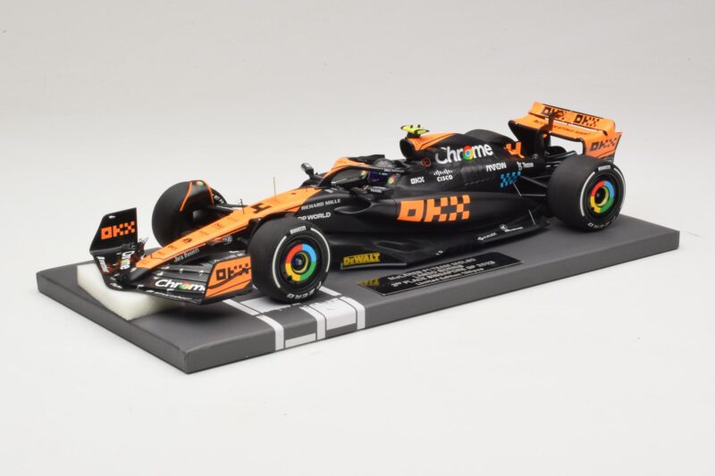 McLaren MCL60 #4 L. Norris 2nd Place Singapore GP 2023 Minichamps 1:18 537233404 Hars