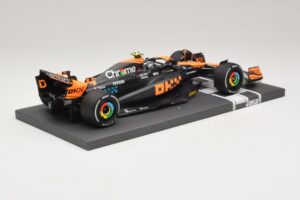 McLaren MCL60 #4 L. Norris 2nd Place Singapore GP 2023 Minichamps 1:18 537233404 Hars — afbeelding 2 van 7