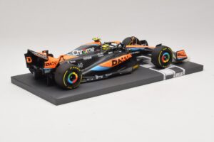 McLaren MCL60 #4 L. Norris Australian GP 2023 Minichamps 1:18 537232104 Hars — afbeelding 2 van 7