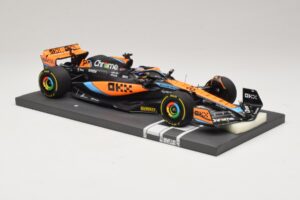 McLaren MCL60 #81 O. Piastri Hungarian GP 2023 Minichamps 1:18 537233081 Hars — afbeelding 4 van 7