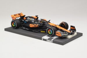 McLaren MCL60 #81 O. Piastri Japanese GP 2023 Minichamps 1:18 537233581 Hars — afbeelding 4 van 7